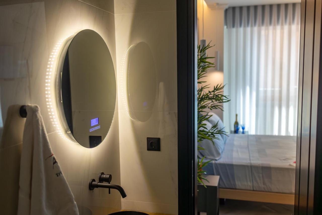 Triple A @ Trendy Psiri - Art & Nightlife Aparthotel Athene Buitenkant foto