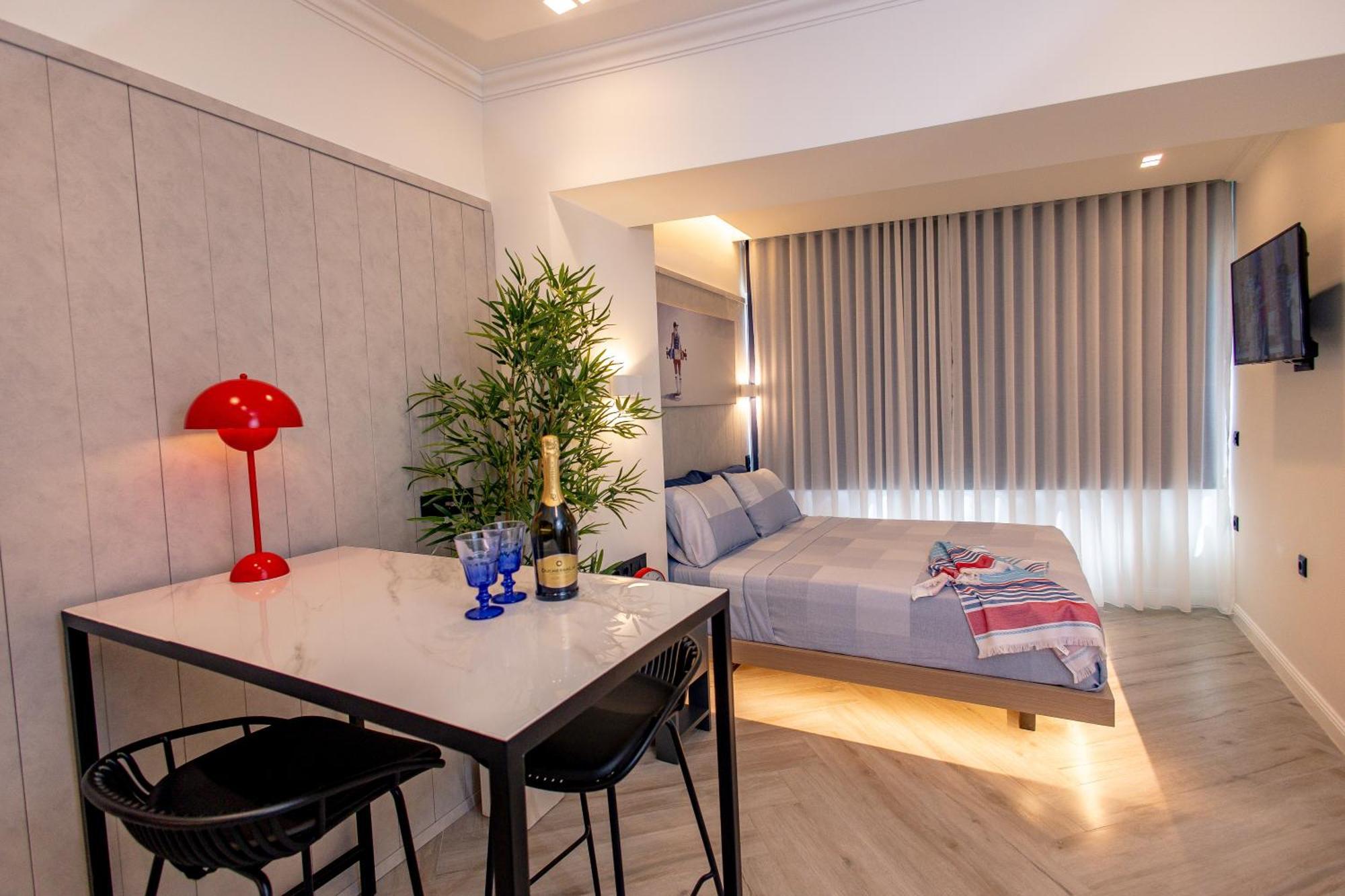 Triple A @ Trendy Psiri - Art & Nightlife Aparthotel Athene Buitenkant foto