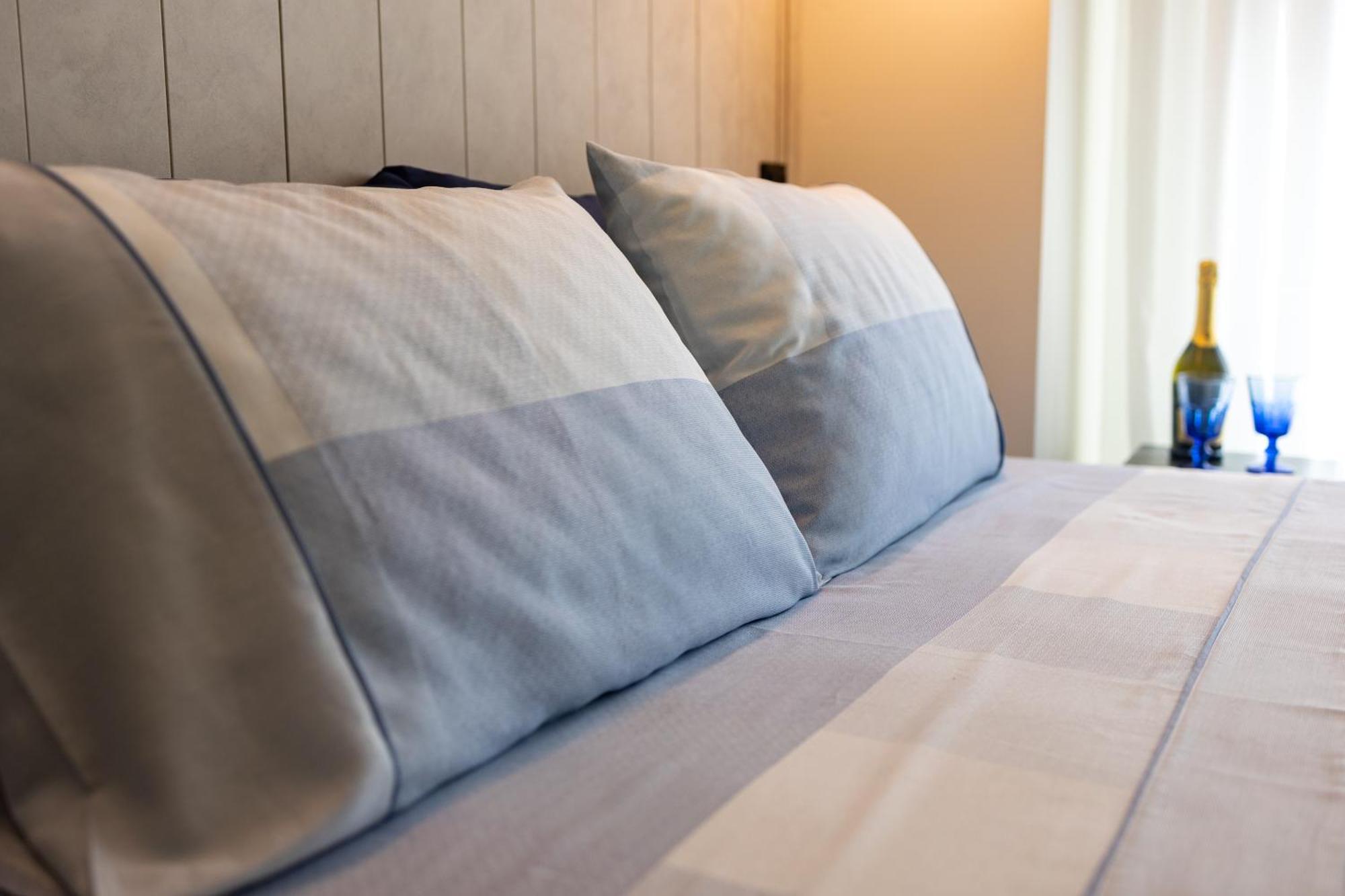 Triple A @ Trendy Psiri - Art & Nightlife Aparthotel Athene Buitenkant foto